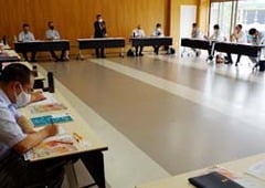 冒頭あいさつする寺沢組合長
