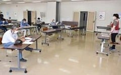 JAながのみゆき有尾事務所にて説明を受ける生産者