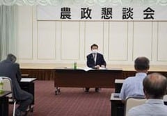 国政報告する宮下代議士