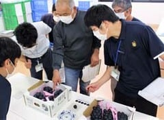 審査を行う審査員