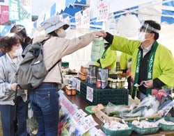 マスク等で対策しながらJA農産物を届ける