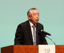 総代会開催にあたり、あいさつを行う武井宏文組合長