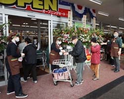 リニューアルオープンを迎えたA・コープ原村店