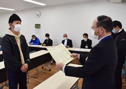 最優秀賞を受賞する塩澤裕樹さん