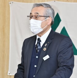 あいさつする田屋組合長