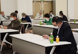 20年度の販売実績を確認する出席者