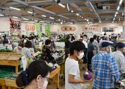 地道な活動が実を結び、店内が来場者でいっぱいになる（2020年6月ハイジの里周年祭）