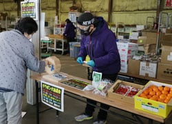 抽選会に訪れた来店客