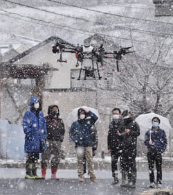 雪の中で飛行を確認
