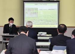 研究成果を発表する営農指導員
