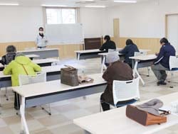 熱心に耳を傾けたズッキーニ栽培講習会