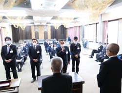 決意表明をする各課代表