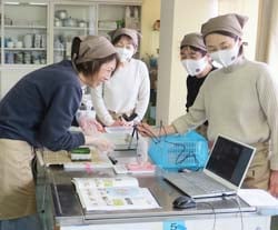 わかりやすく手元を移すWebの料理教室