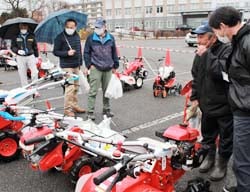 約120台の農機を一堂に展示した商談会