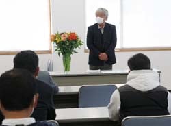 あいさつする西村部会長