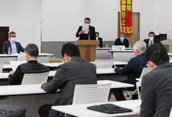 事業報告をする横山部会長