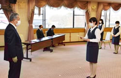 決意表明をする土屋さん