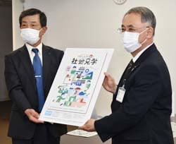 JAあづみ降幡常務（左）と橋渡教育長（右）