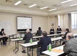 画面越しに市場と情報共有