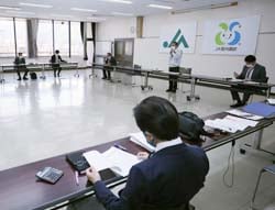 時代に合った活動を積極的に行うことで合意した第1回広報委員会