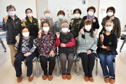 リボンを編み上げた伝承塾会員
