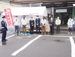 事故防止の呼びかけを行った関係者ら