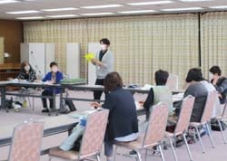 病害虫対策について学ぶ参加者