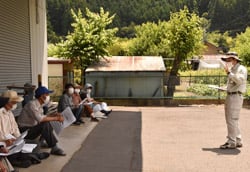 長野農業農村支援センター講師から説明を受ける生産者