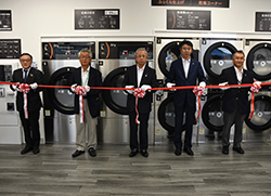 県下JAグループ初コインランドリーJan!Jan!オープン。オープン式開催