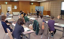 認知症になっても安心してくらせる地域づくりへ　助け合いの会が認知症サポーター養成講座