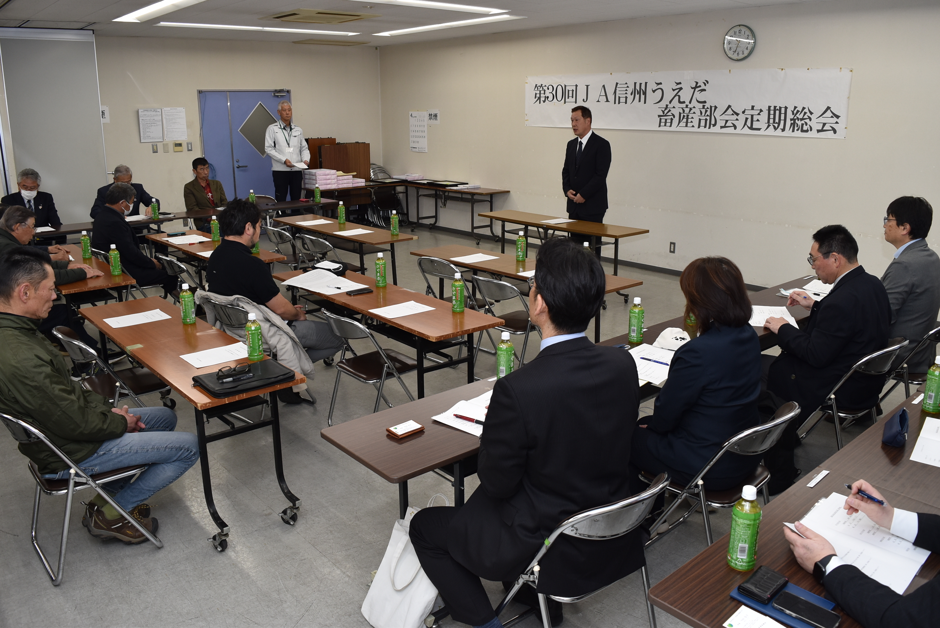 あいさつする久保田部会長