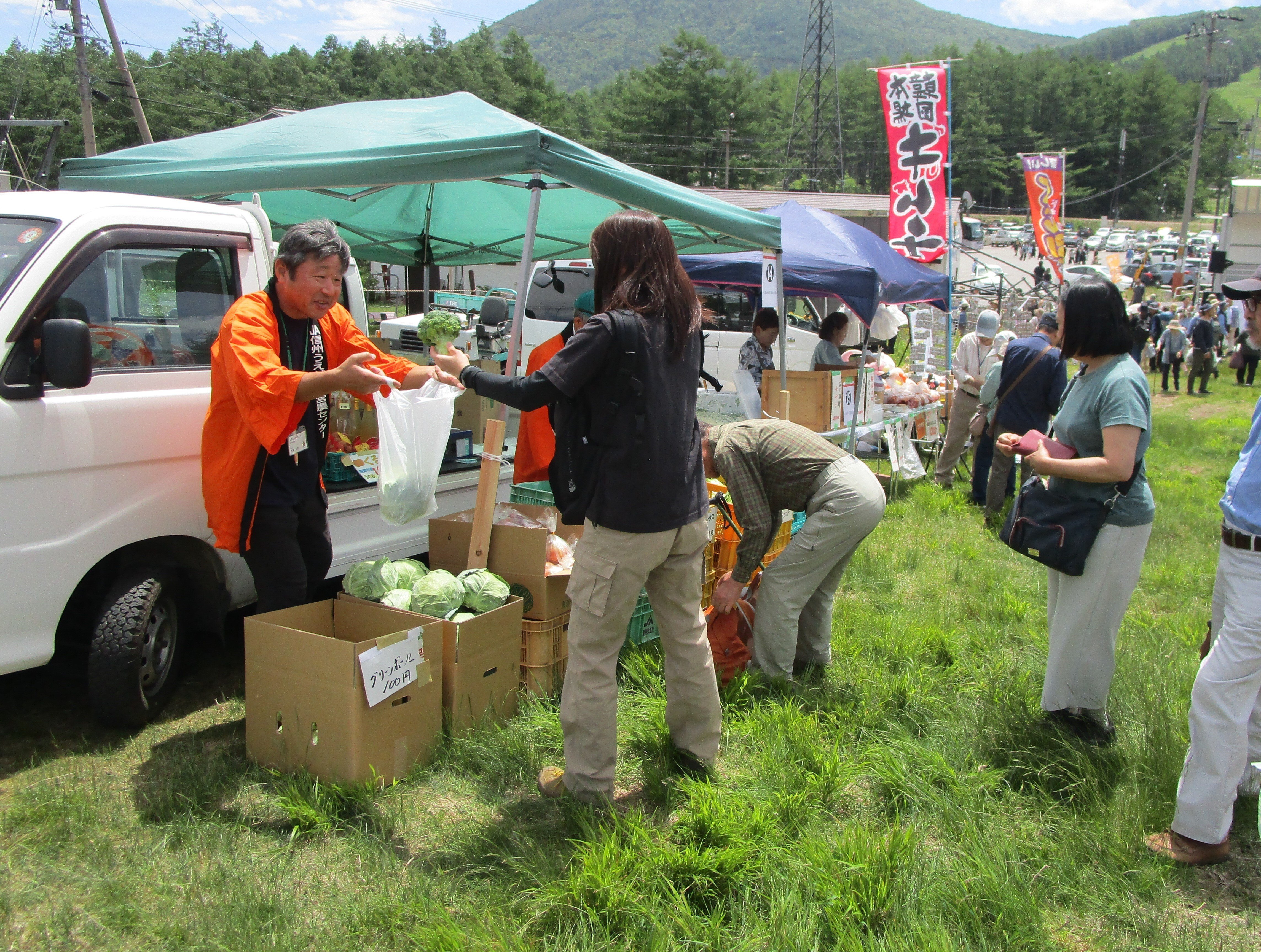 つつじ祭で地元産農産物をＰＲ