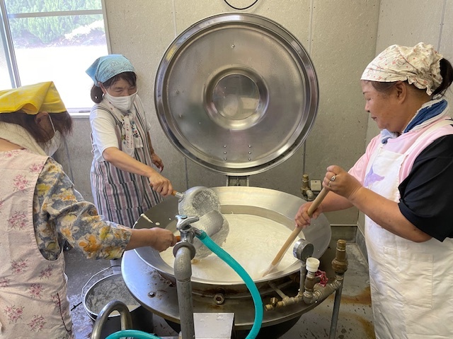 地元産の大豆で豆腐作り