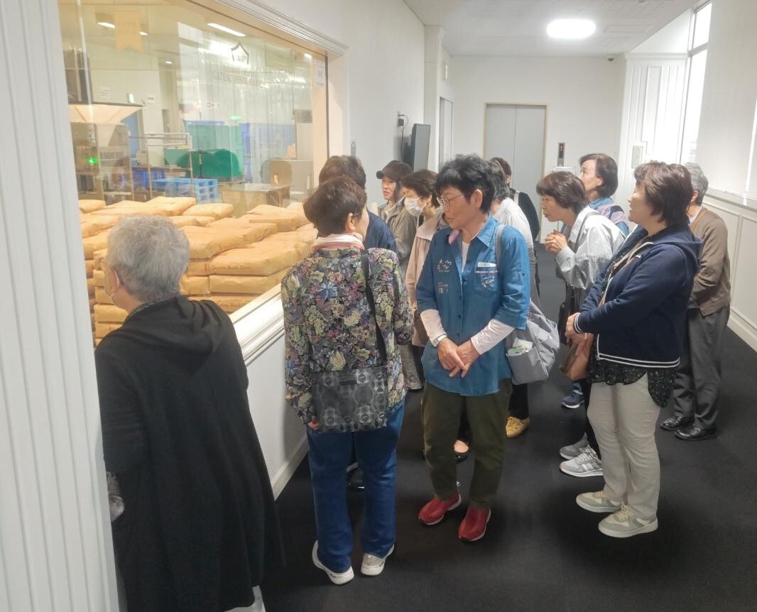 秋の一日、親睦旅行で交流深まる