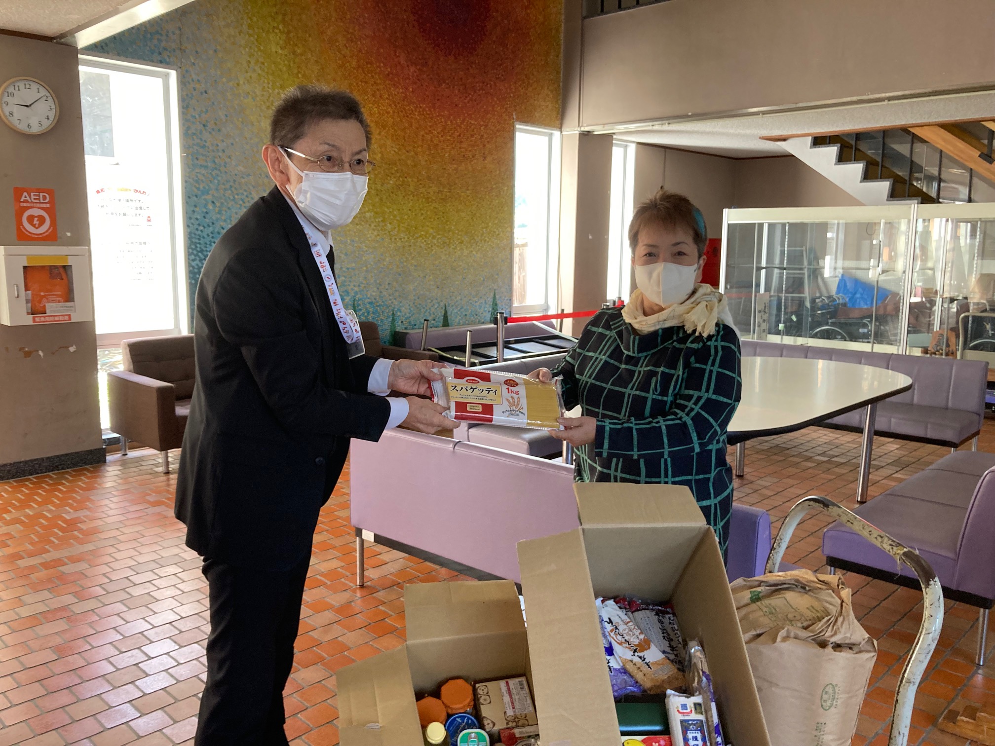 フードドライブの食品を寄付