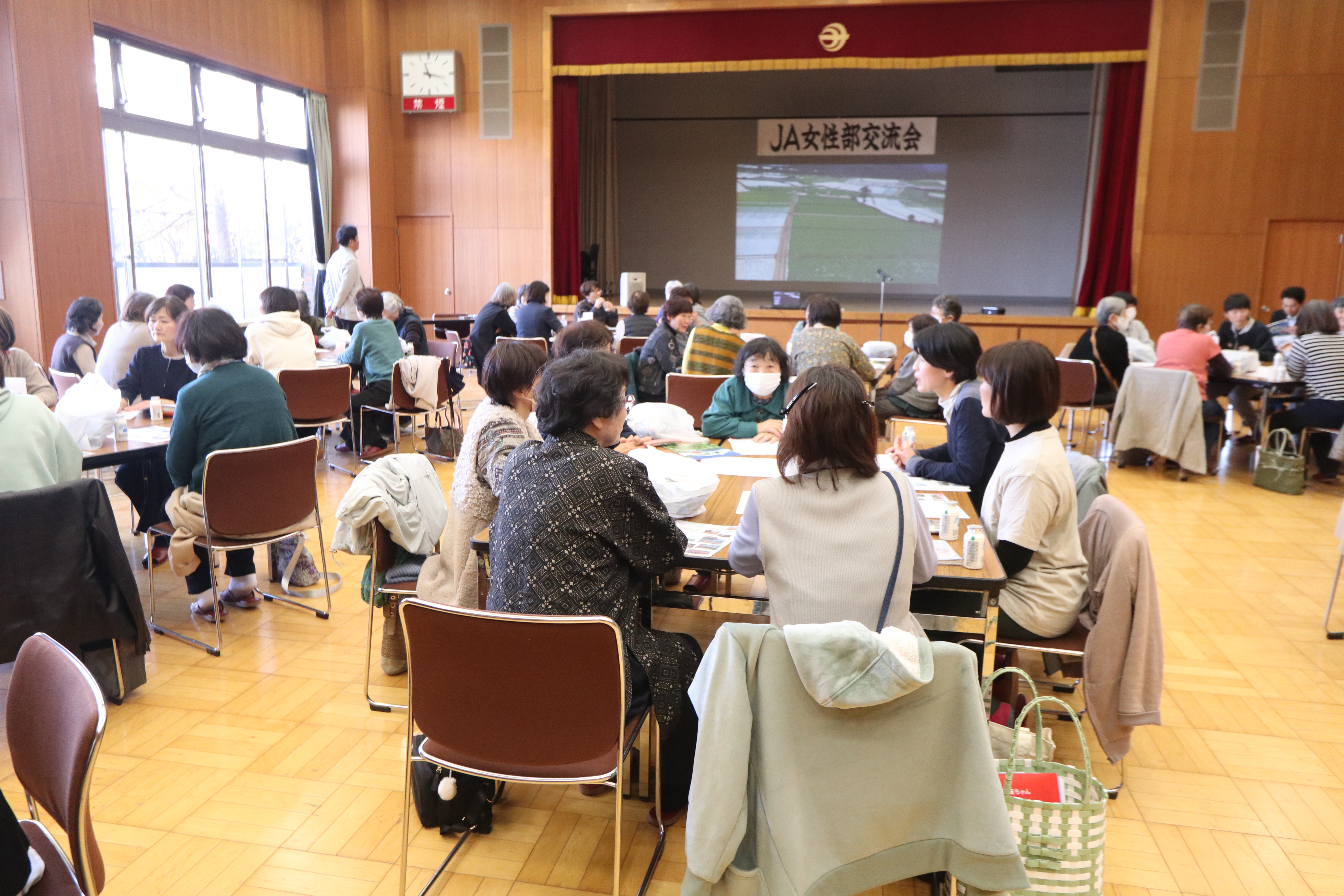 グループトークで意見交換