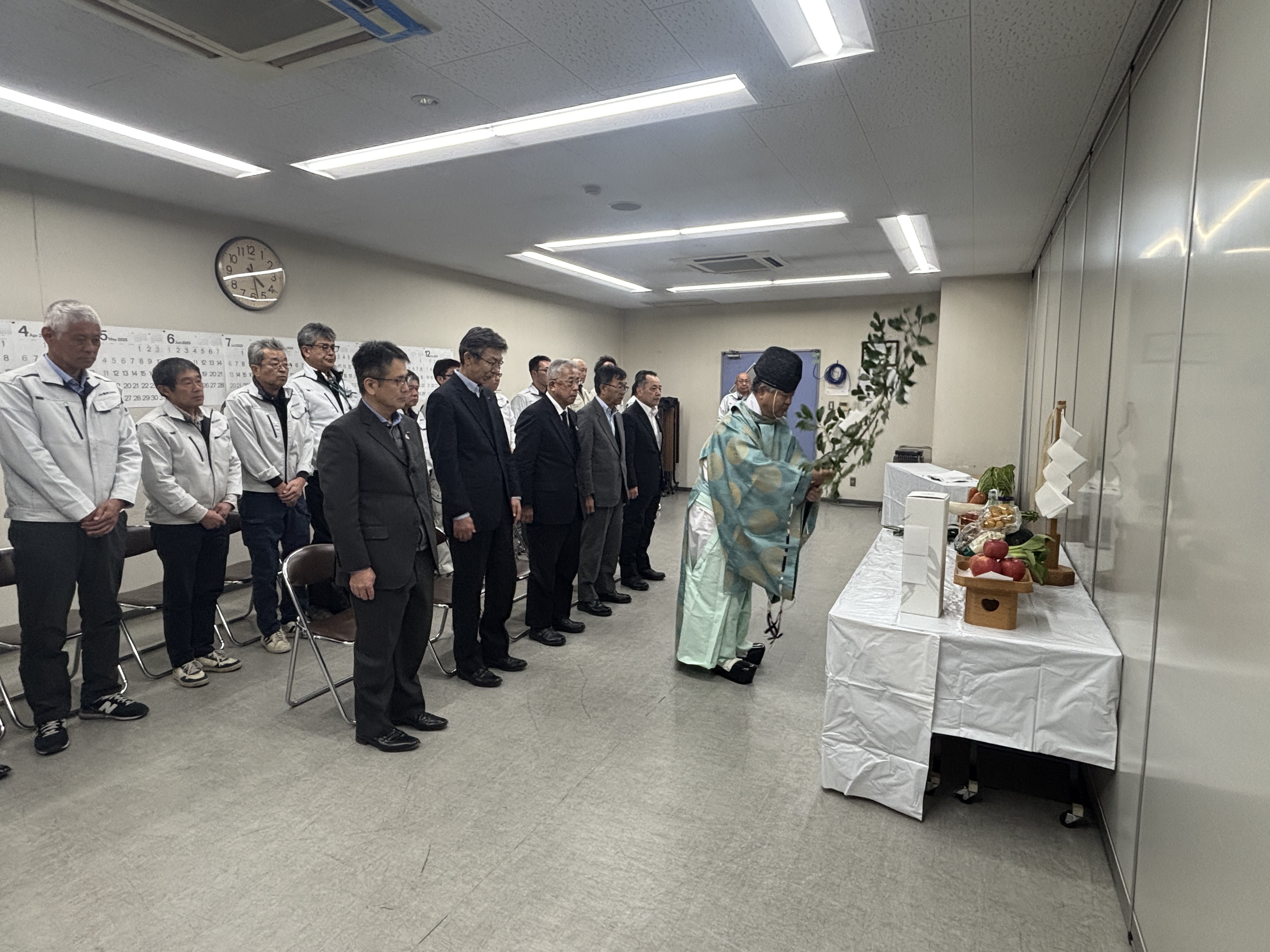 収穫に感謝する参加者