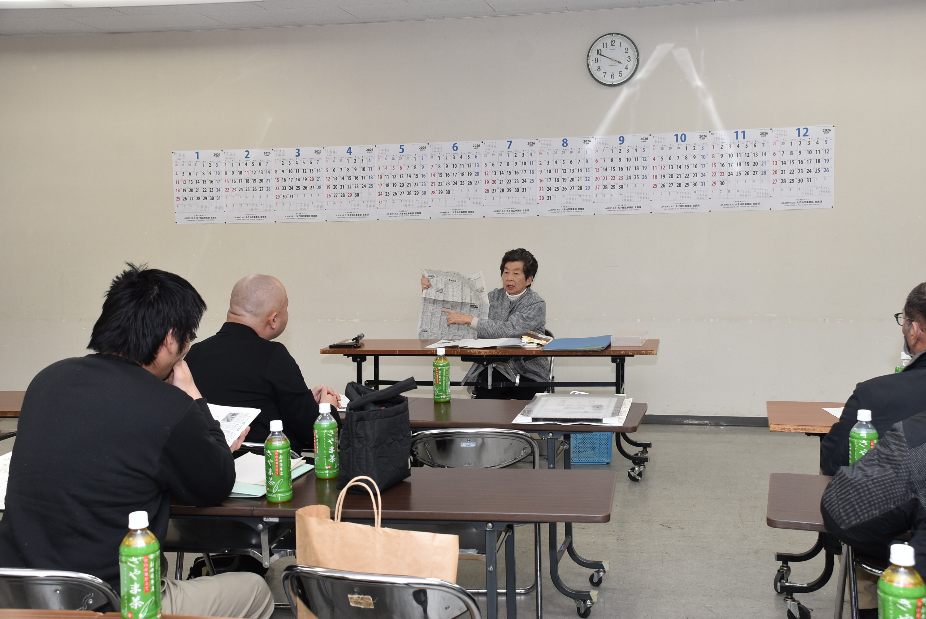 日本農業新聞の市況確認を呼びかける河合さん