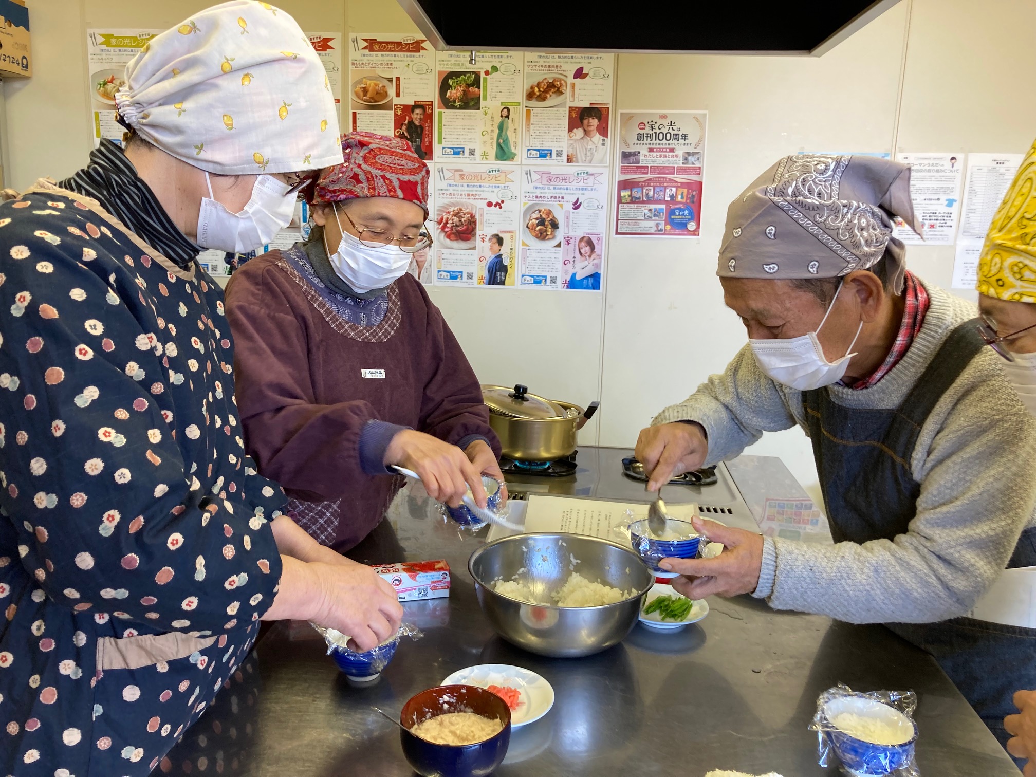 らっきょう酢の活用を楽しむ参加者