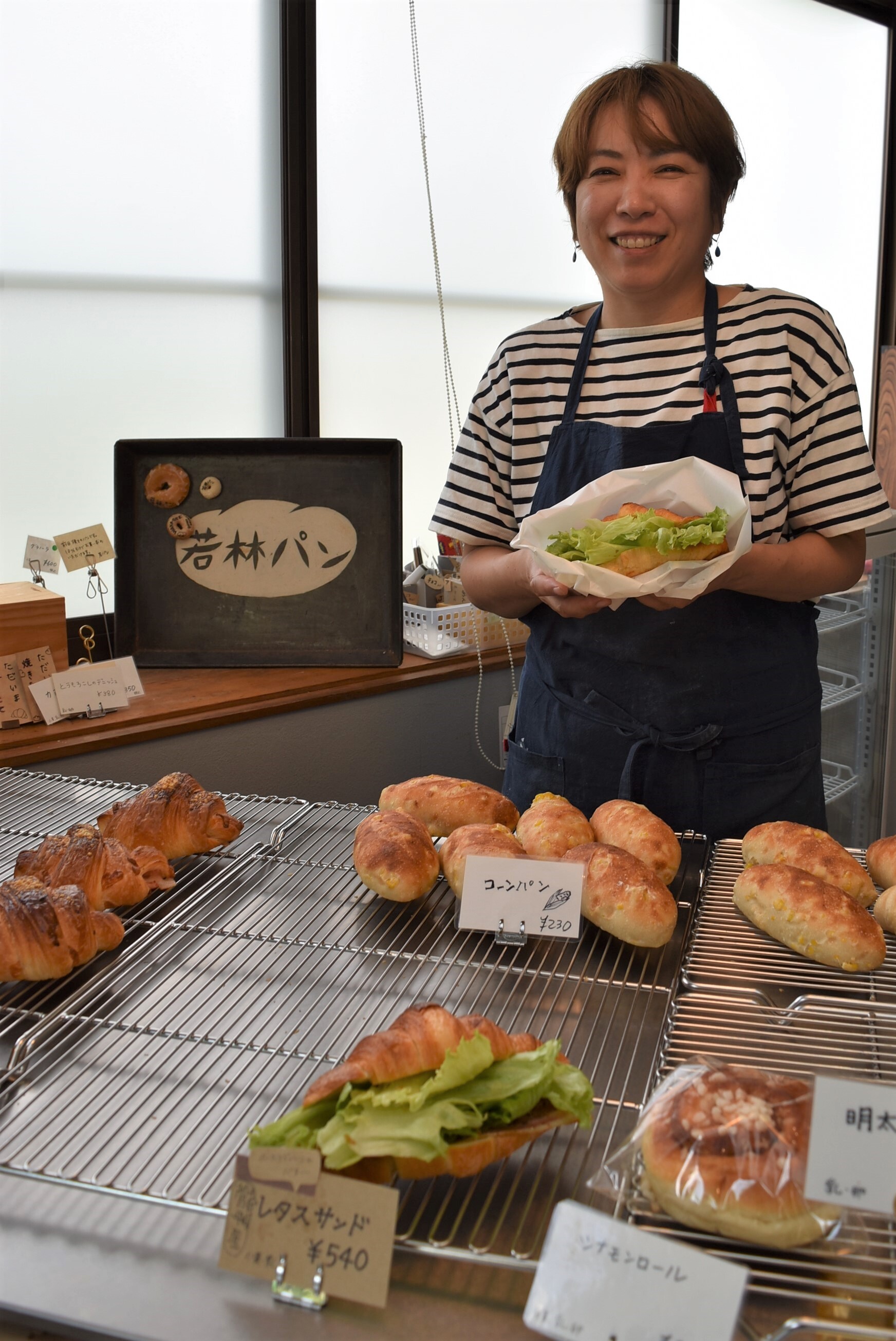 地元自慢のレタス×地元人気のパン屋さん＝地元のおいしい！