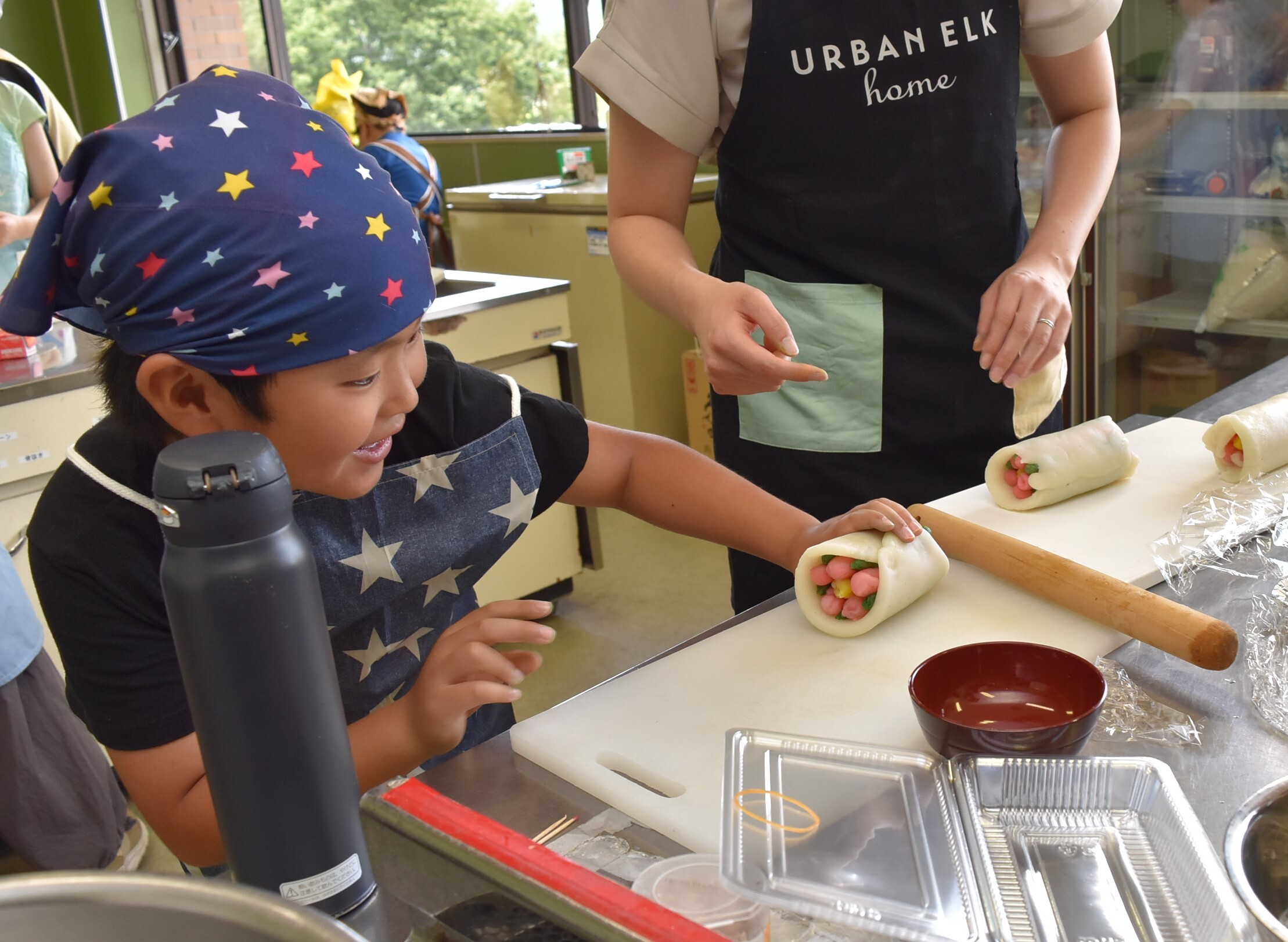 子どもも一緒に伝統食作りに挑戦！