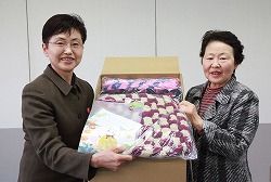 「被災地へ指編みクッション送る」の画像