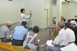 「トルコギキョウ、選別基準を確認」の画像