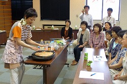 「エノキタケの異物混入防げ」の画像
