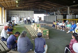 「出荷野菜査定会、品質統一を確認」の画像