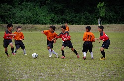 「愛知の子と交流、野球とサッカー熱戦」の画像