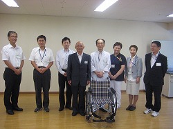 「老人保健施設や病院へ車椅子贈る」の画像