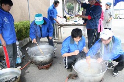 「通所介護施設で新そば振る舞う」の画像
