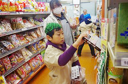 「店舗で接客など体験学習」の画像