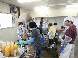 「リンゴジュース、女性部が手作り」の画像